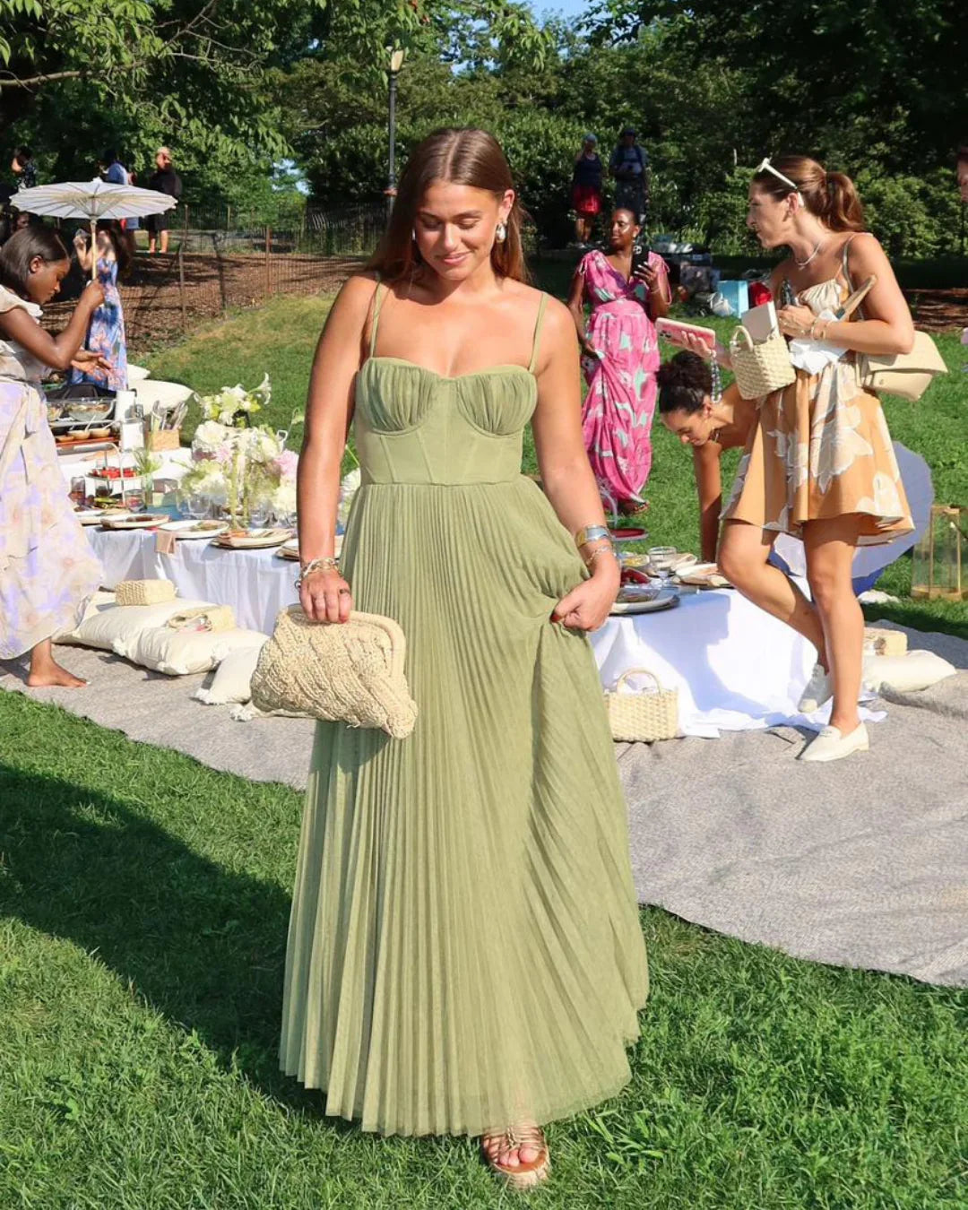 Kleid Olivia – Moderne Eleganz mit freiem Rücken