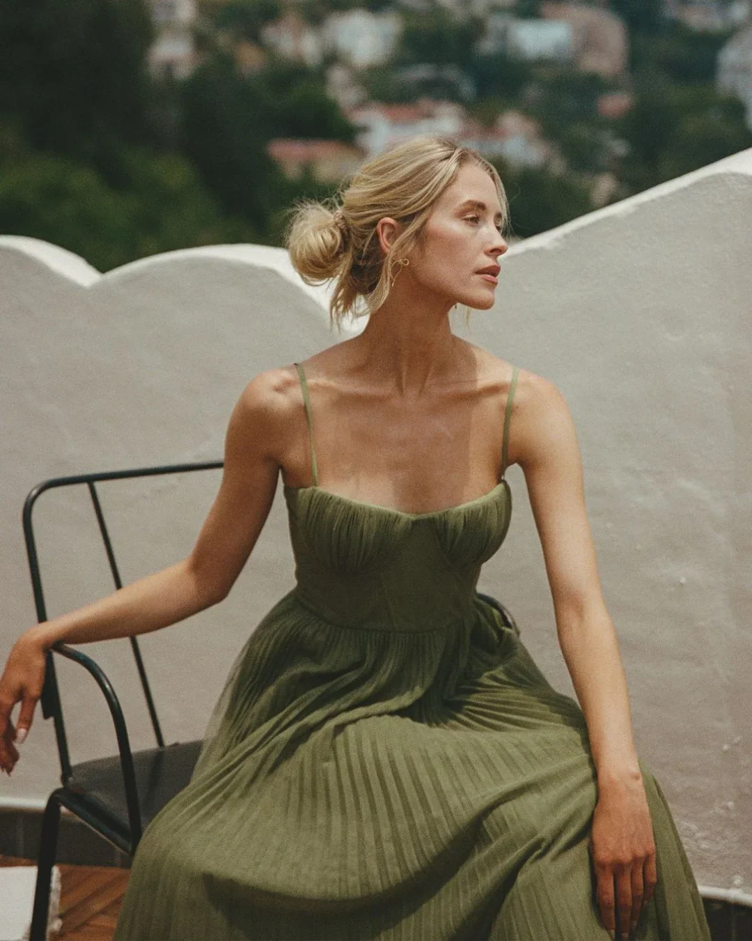 Kleid Olivia – Moderne Eleganz mit freiem Rücken