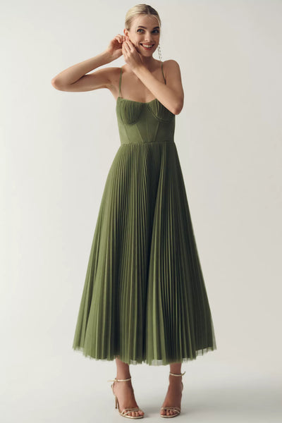 Kleid Olivia – Moderne Eleganz mit freiem Rücken
