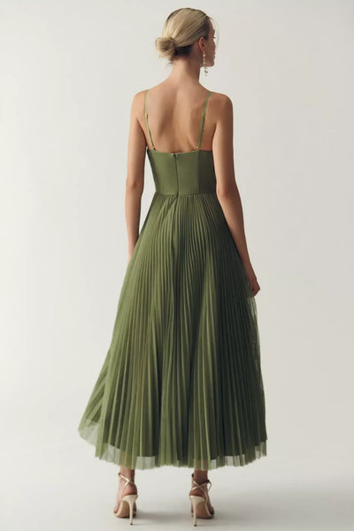 Kleid Olivia – Moderne Eleganz mit freiem Rücken