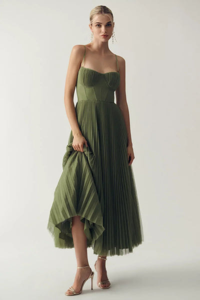 Kleid Olivia – Moderne Eleganz mit freiem Rücken